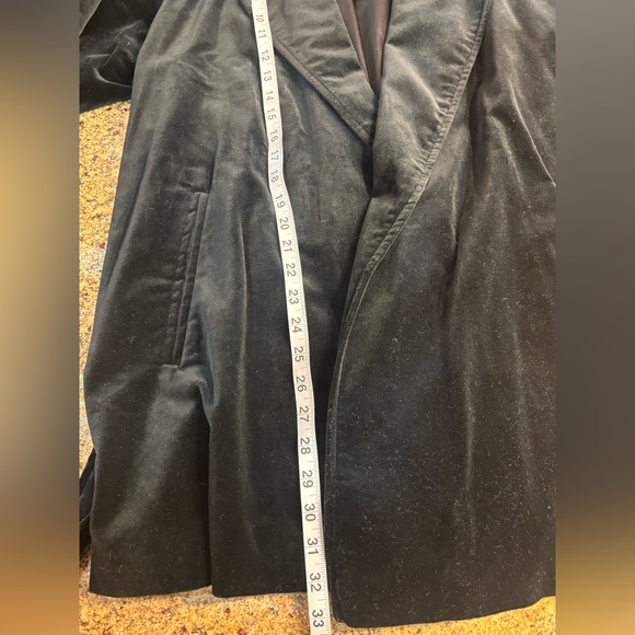 Vintage Portrait Velvet Jacket – Black, Belted, Shoulder Pads, L (Estimated) - Picture 5 of 10